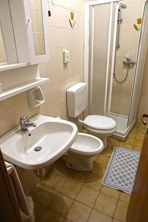 Łazienka w obiekcie Albergo Gusmeroli