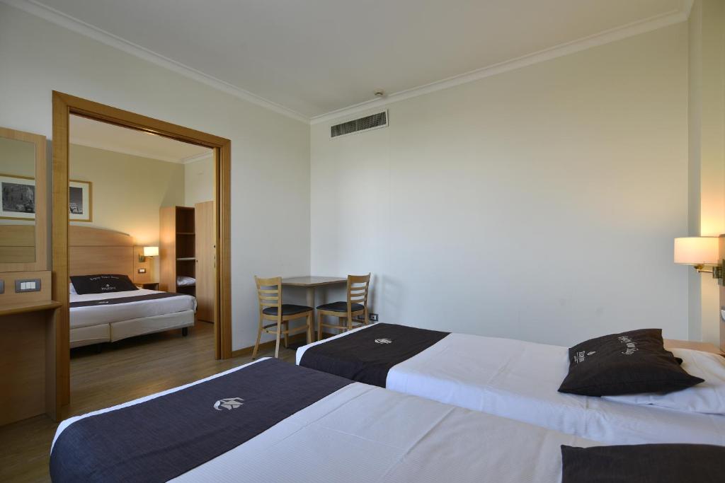 Tulip Inn Turin West Rivoli - Habitación Cuádruple Con 4 Camas Individuales