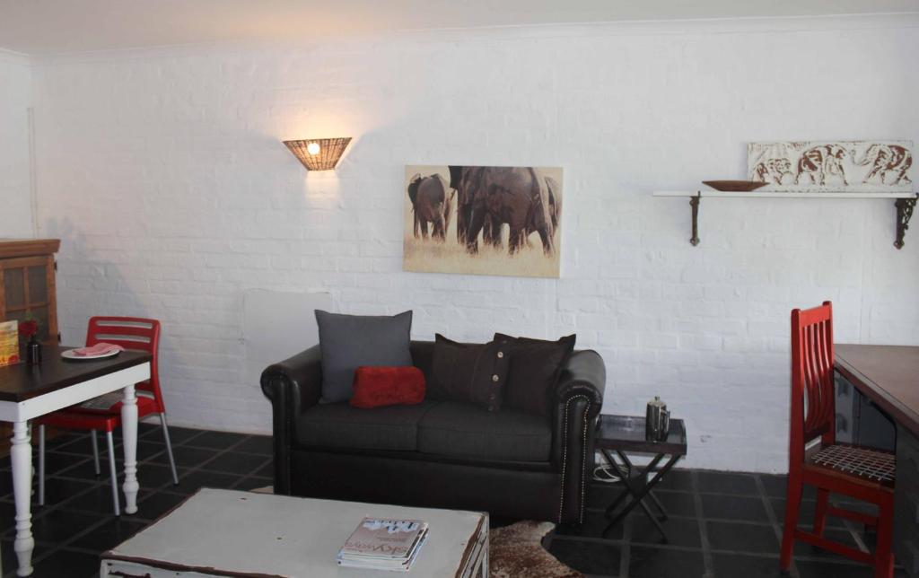 Waterside on Le Bonheur - One-Bedroom Apartment With Lake View
