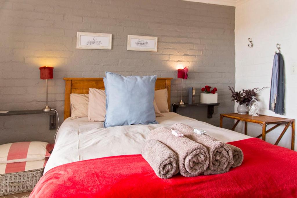Waterside on Le Bonheur - Suite Apartment With Lake View