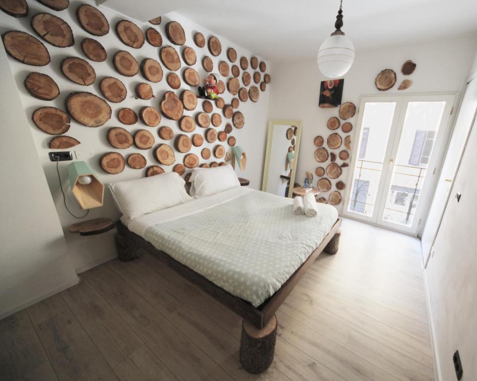 a bedroom with a bed and a wall of logs at Dopa Hostel in Bologna