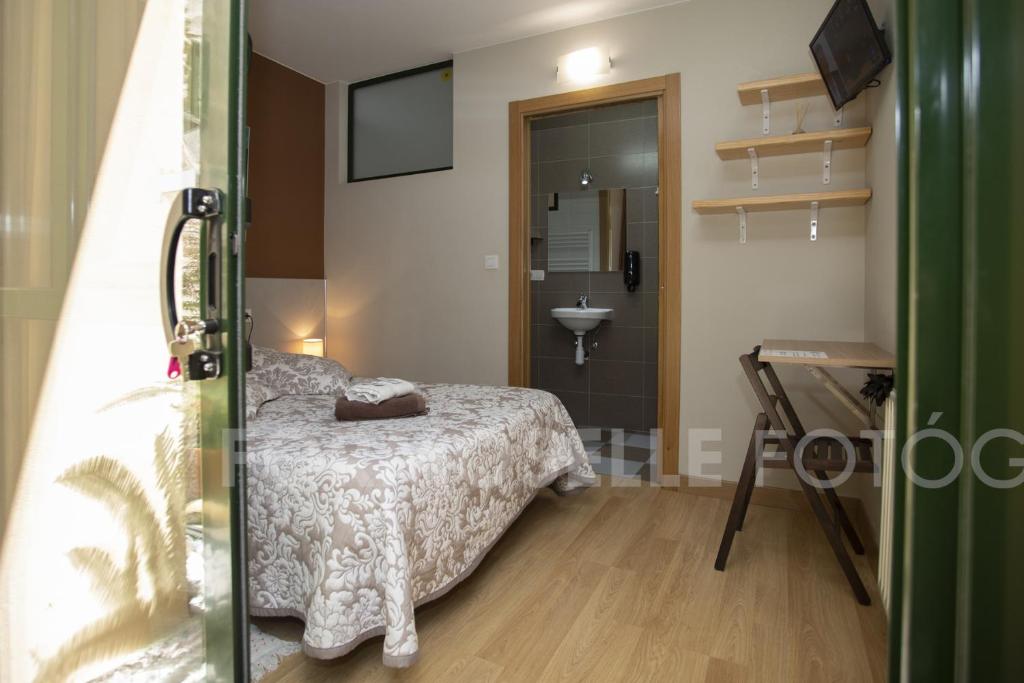 Łóżko lub łóżka w pokoju w obiekcie Pension Siete en el Camino