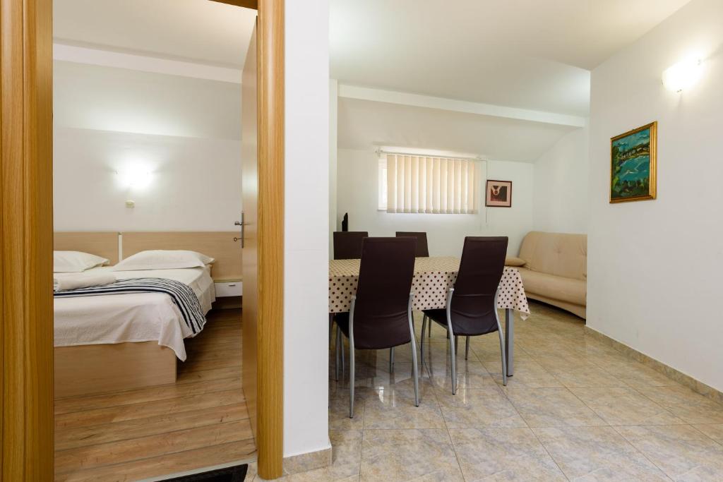 Posteľ alebo postele v izbe v ubytovaní Apartments Kudelik