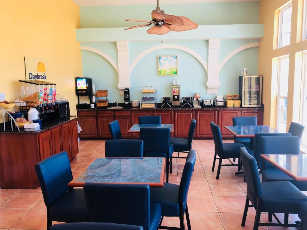 Restaurace v ubytování Days Inn by Wyndham Port Aransas TX