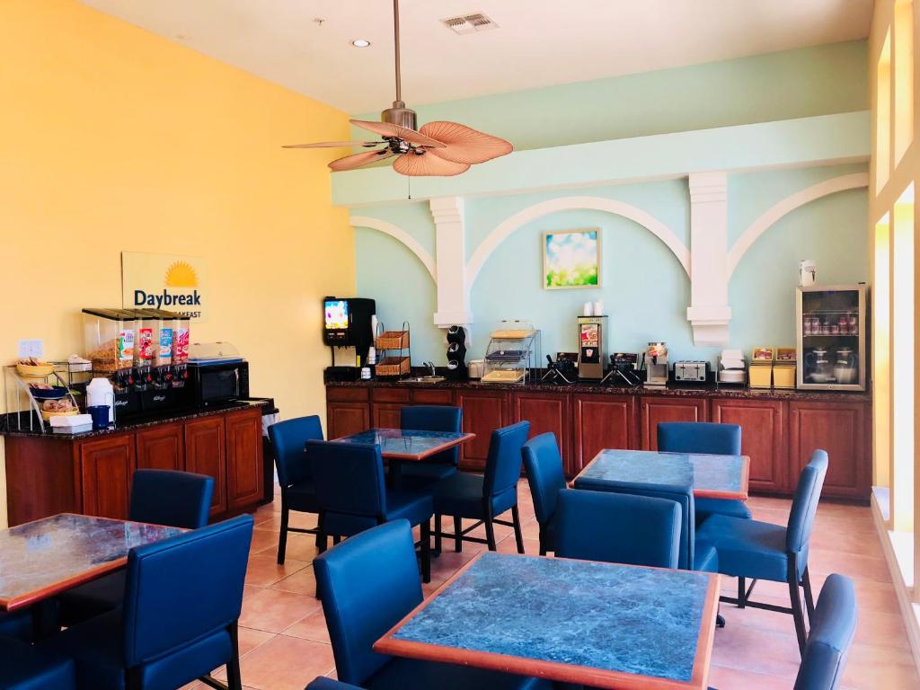 Restaurace v ubytování Days Inn by Wyndham Port Aransas TX