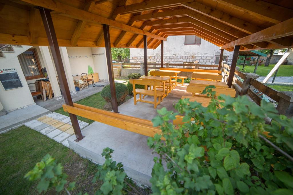 Zahrada ubytování Guesthouse Sandra