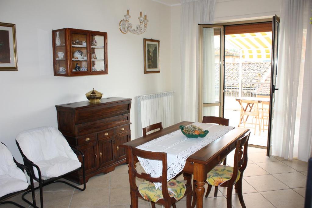 a kitchen with a table and chairs and a dining room at Casa Betta in Certaldo