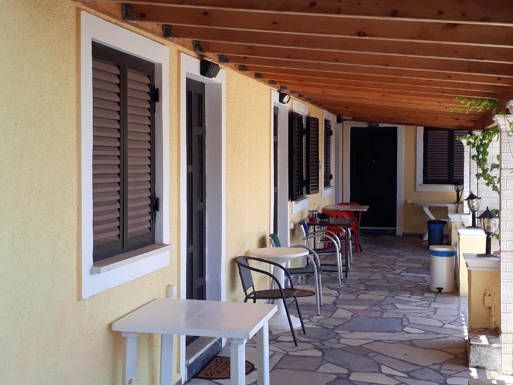 Balkon lub taras w obiekcie Akis Apartments Kontogialos-Pelekas
