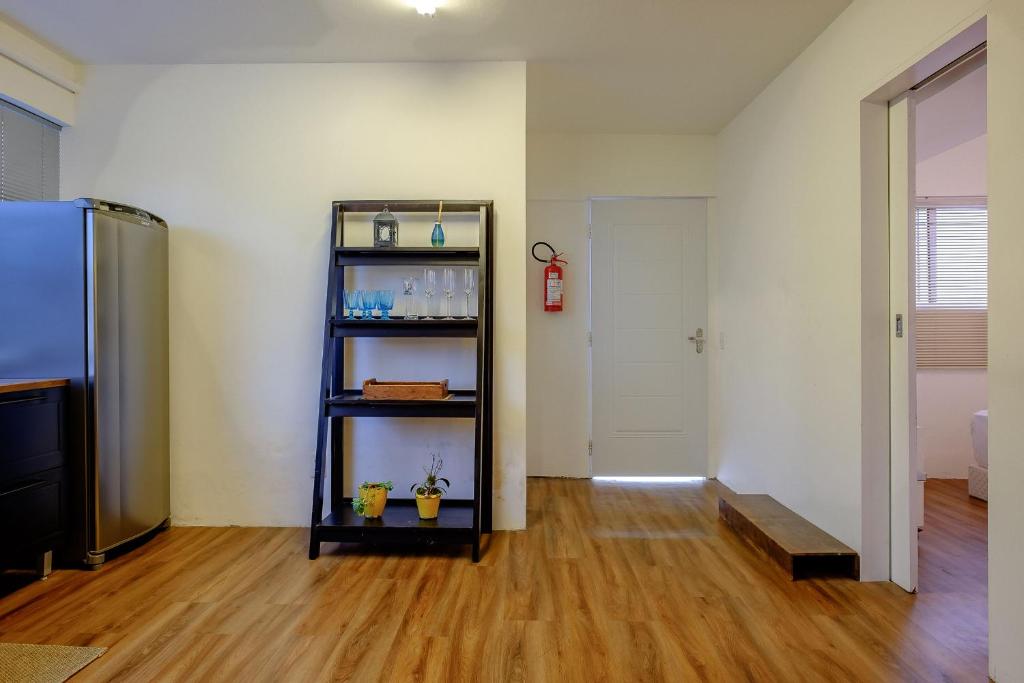  Apartamento recém reformado e bem decorado