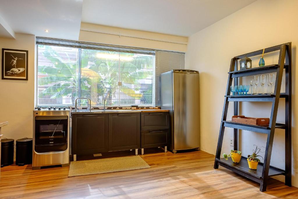  Apartamento recém reformado e bem decorado