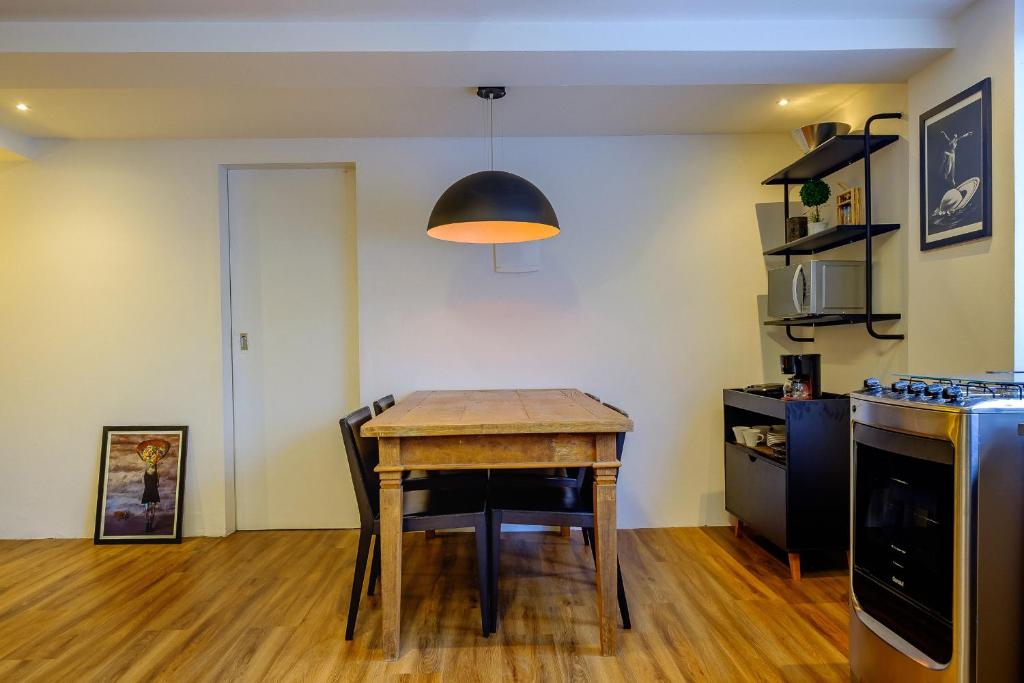  Apartamento recém reformado e bem decorado