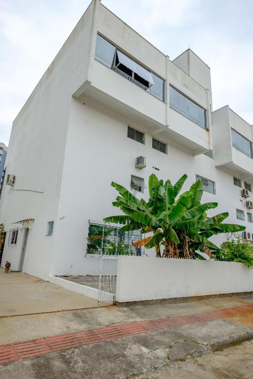  Apartamento recém reformado e bem decorado