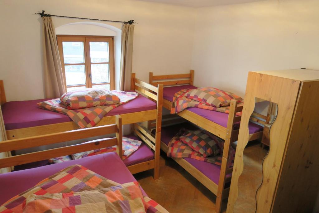 Postel nebo postele na pokoji v ubytování SnowBunnys BackPackers Hostel
