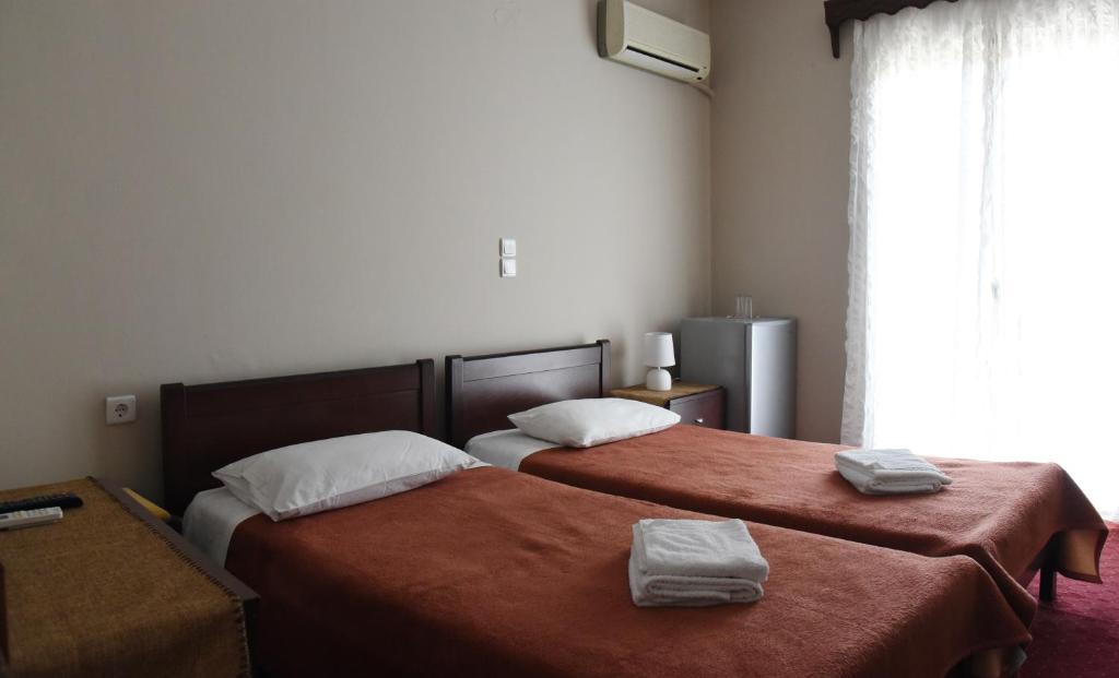 A bed or beds in a room at Hotel Διεθνές