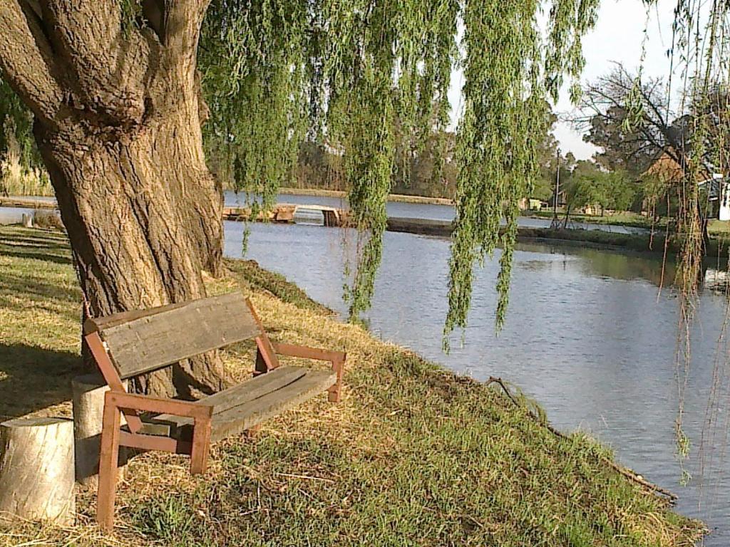 Výhled na řeku, která protéká v blízkosti penzionu