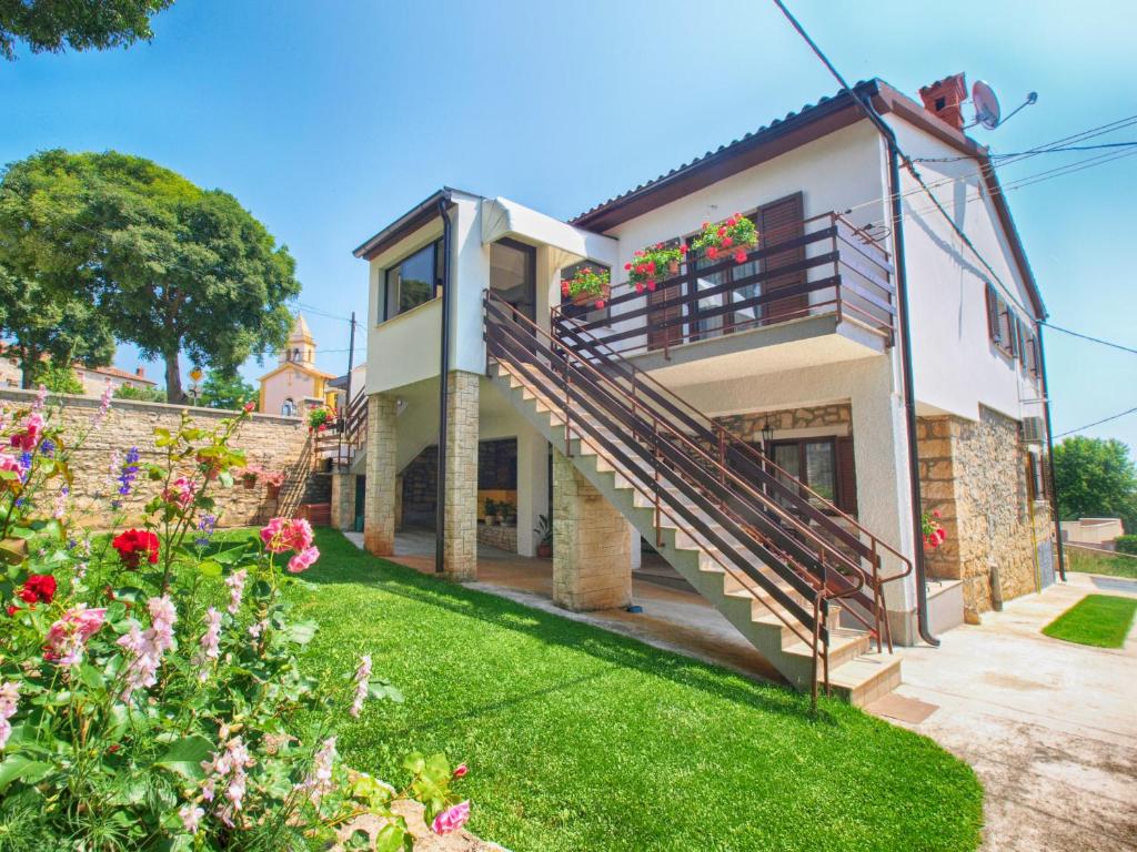 a house with a staircase in a yard at Apartmenst SLavica 1654 in Ližnjan