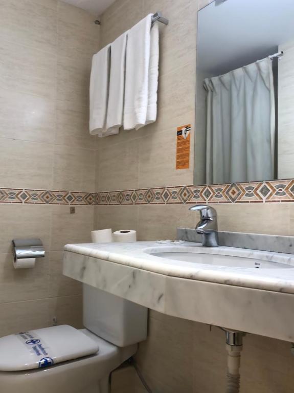 Koupelna v ubytování Hotel Refugi dels Isards