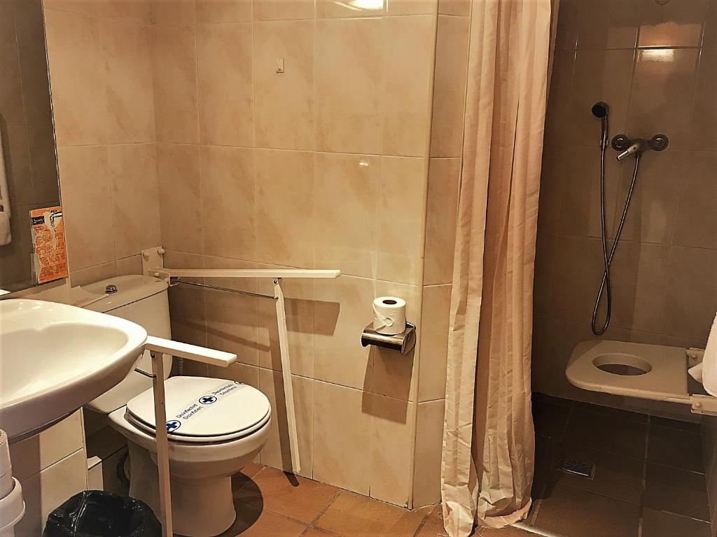 Koupelna v ubytování Hotel Refugi dels Isards