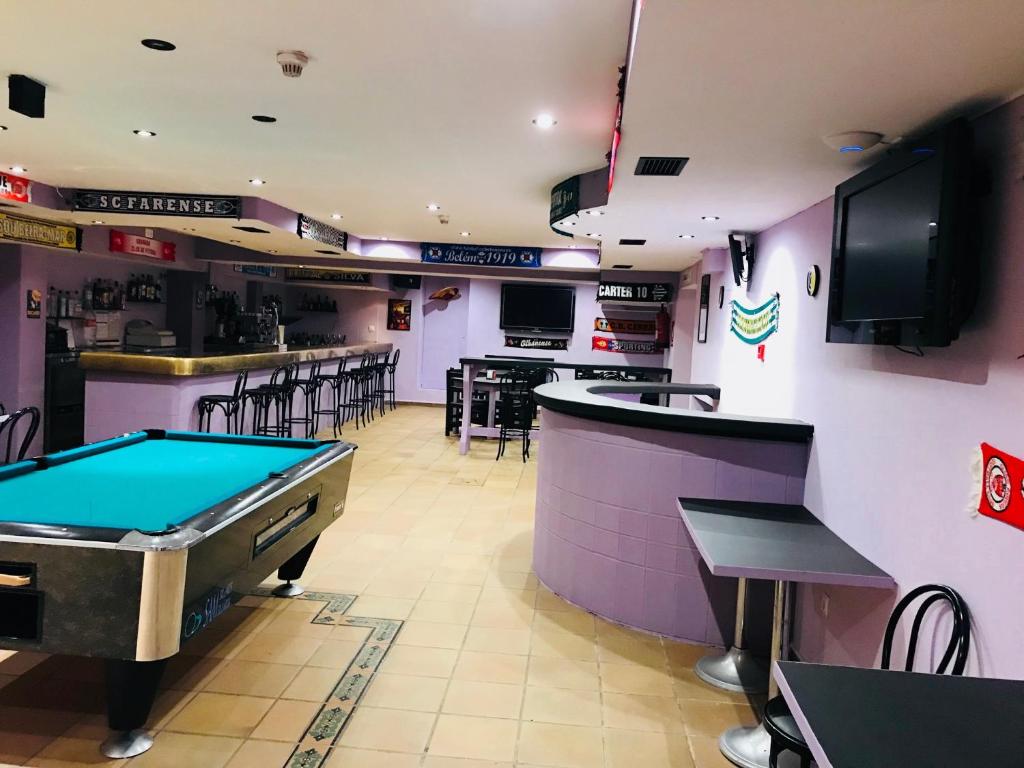 Biliár nebo kulečník v ubytování Hotel Refugi dels Isards