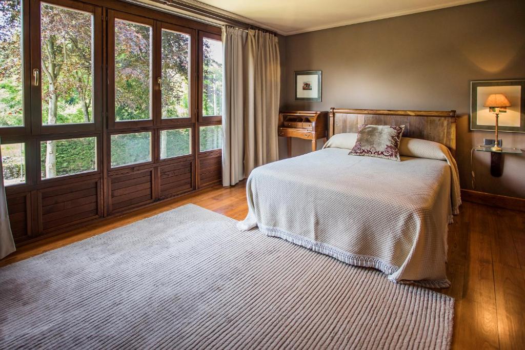 A bed or beds in a room at Buga II