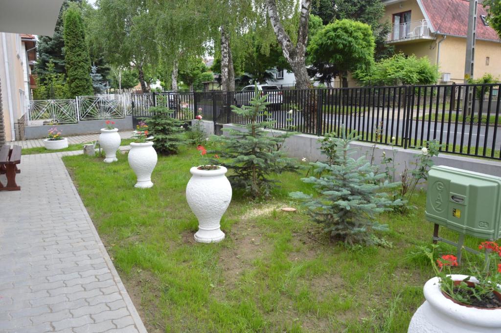 Vonkajšia záhrada v ubytovaní Varga Apartman Hévíz