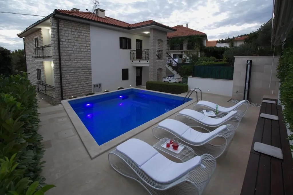 Villa Roko with Swimming Pool, Trogir, Croaţia