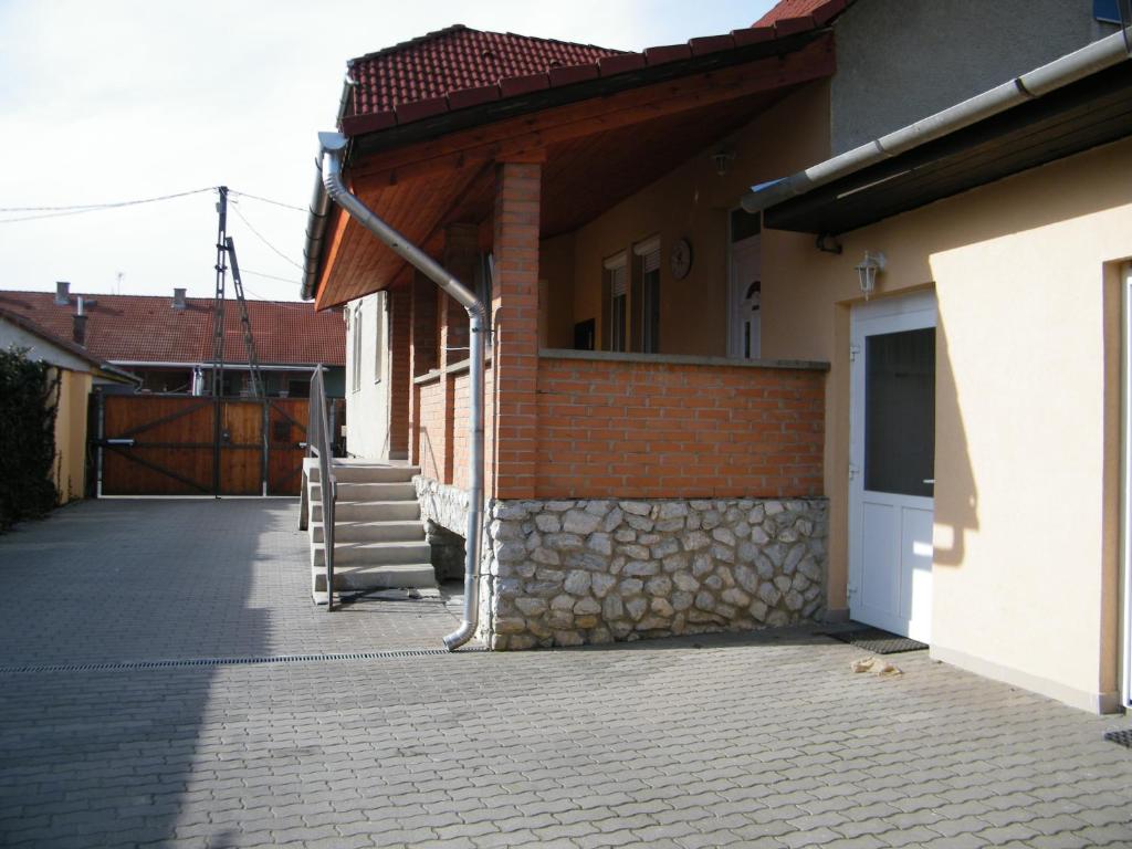 Budynek, w którym mieści się apartament