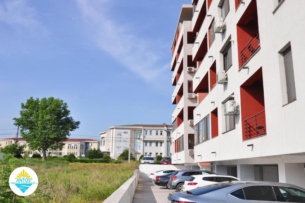 Το κτήριο όπου στεγάζεται  το διαμέρισμα