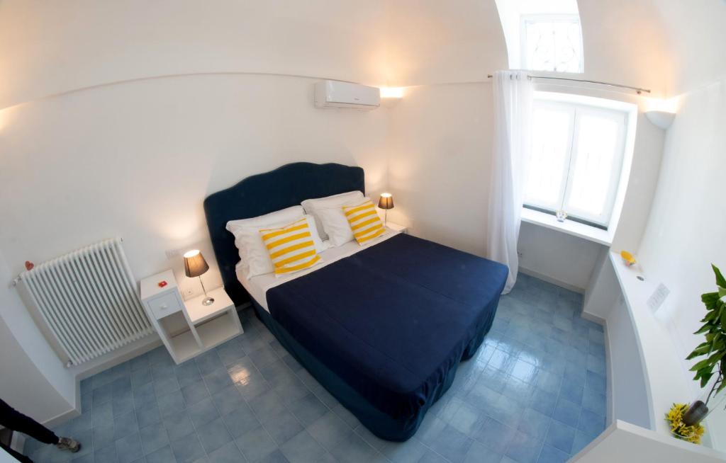 Postel nebo postele na pokoji v ubytování Domus Fortunae B&B