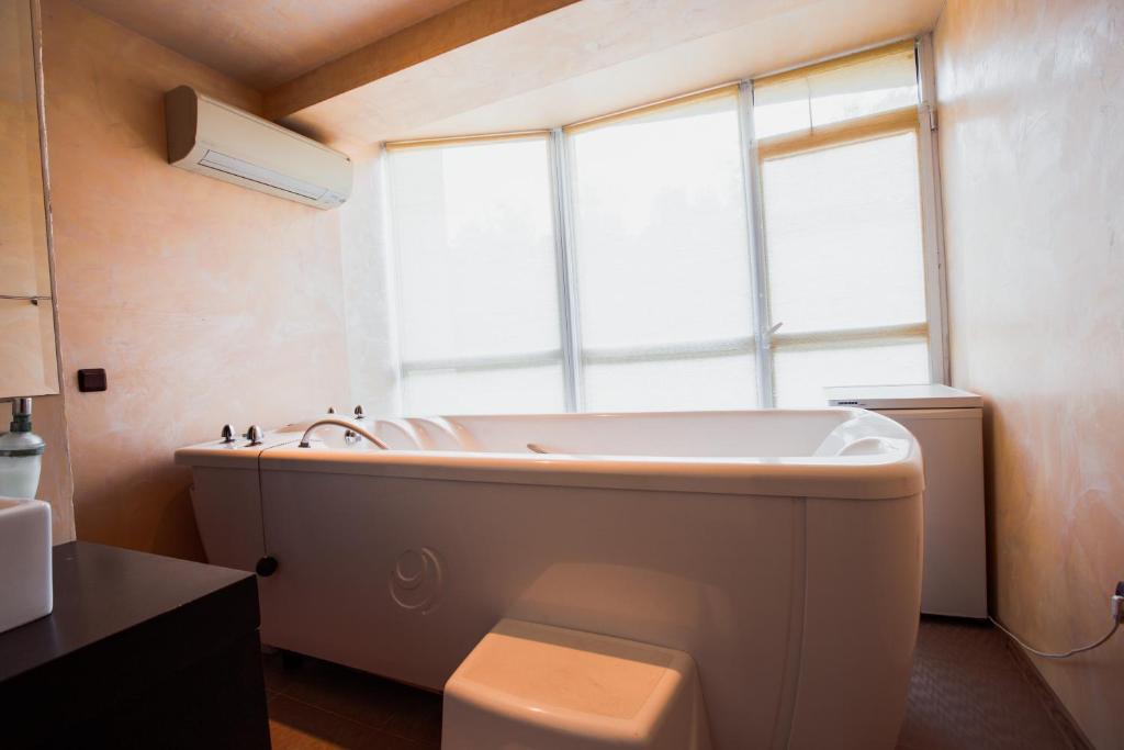A bathroom at Aparthotel Marina Holiday Club - All Inclusive & Free Parking