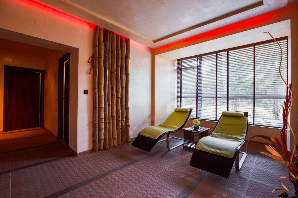 A seating area at Aparthotel Marina Holiday Club - All Inclusive & Free Parking