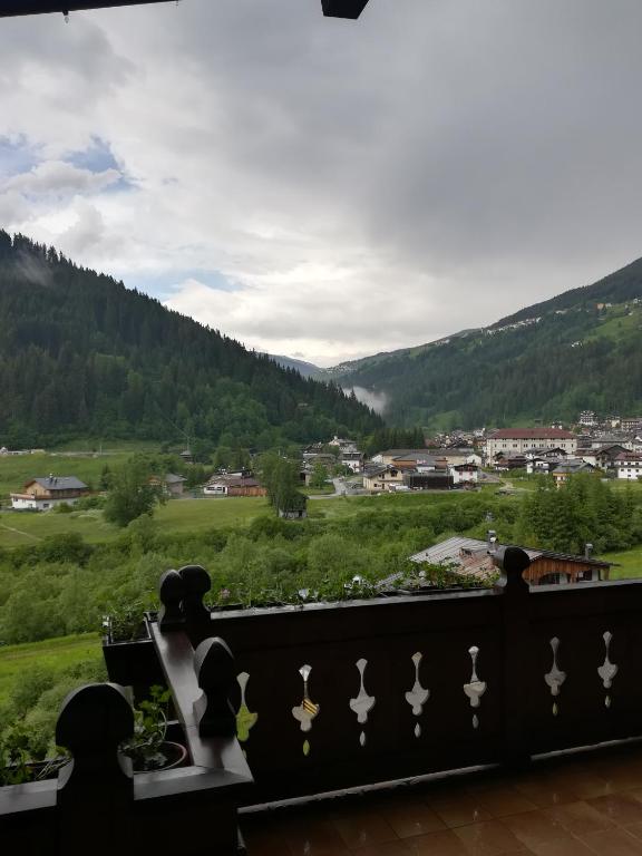 Nespecifikovaný výhled na hory nebo výhled na hory při pohledu z hotelu