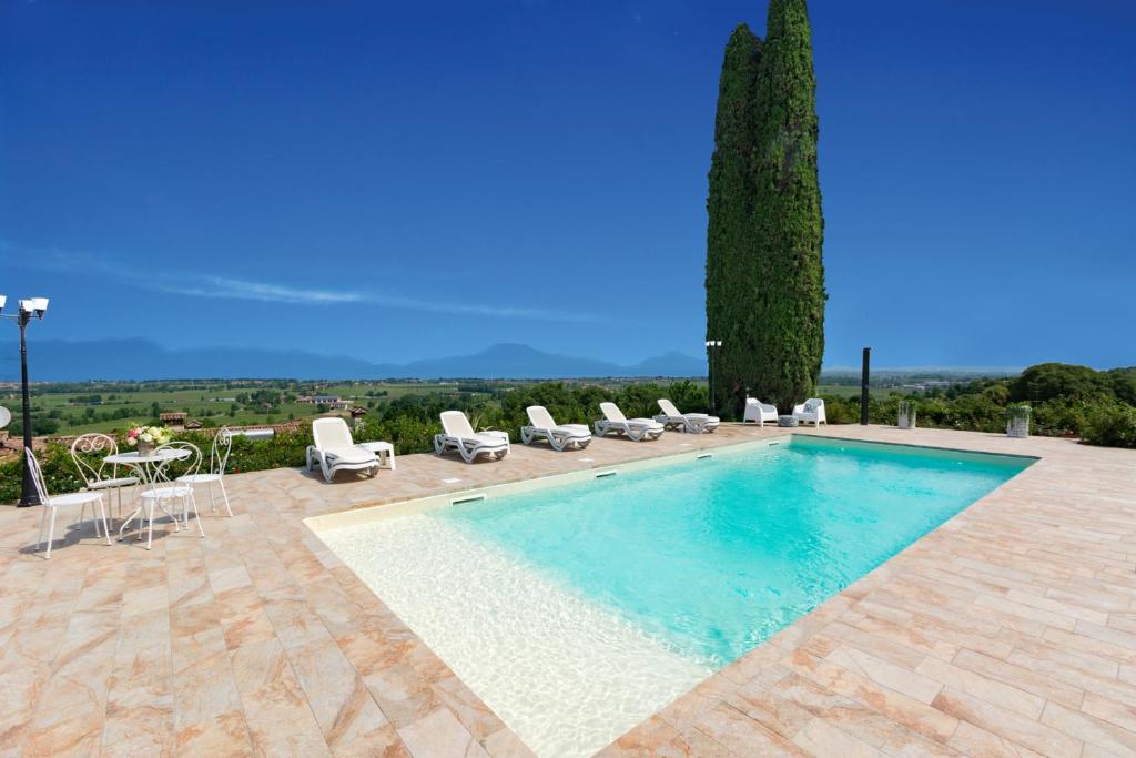 Basen w obiekcie Relais Villa Belvedere & SPA ONLY ADULTS lub w pobliżu