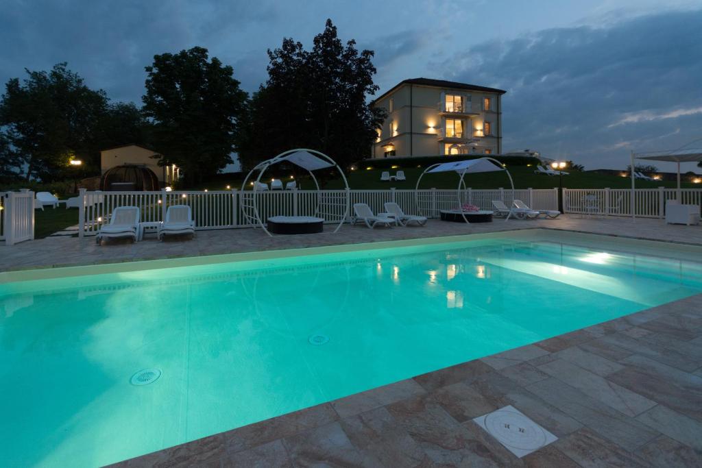 Basen w obiekcie Relais Villa Belvedere & SPA ONLY ADULTS lub w pobliżu