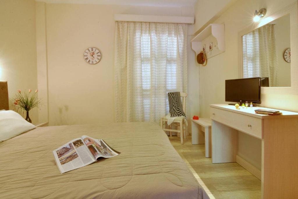 Postel nebo postele na pokoji v ubytování Veroniki Studios & Apartments