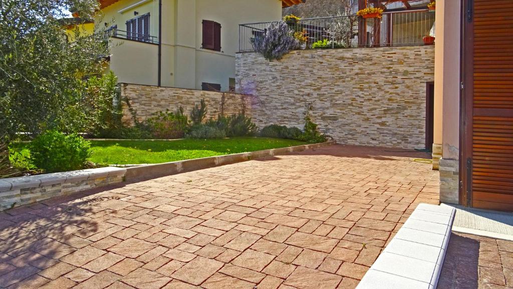 Vonkajšia záhrada v ubytovaní La Quiete 23 Lake view apartment by Gardadomusmea