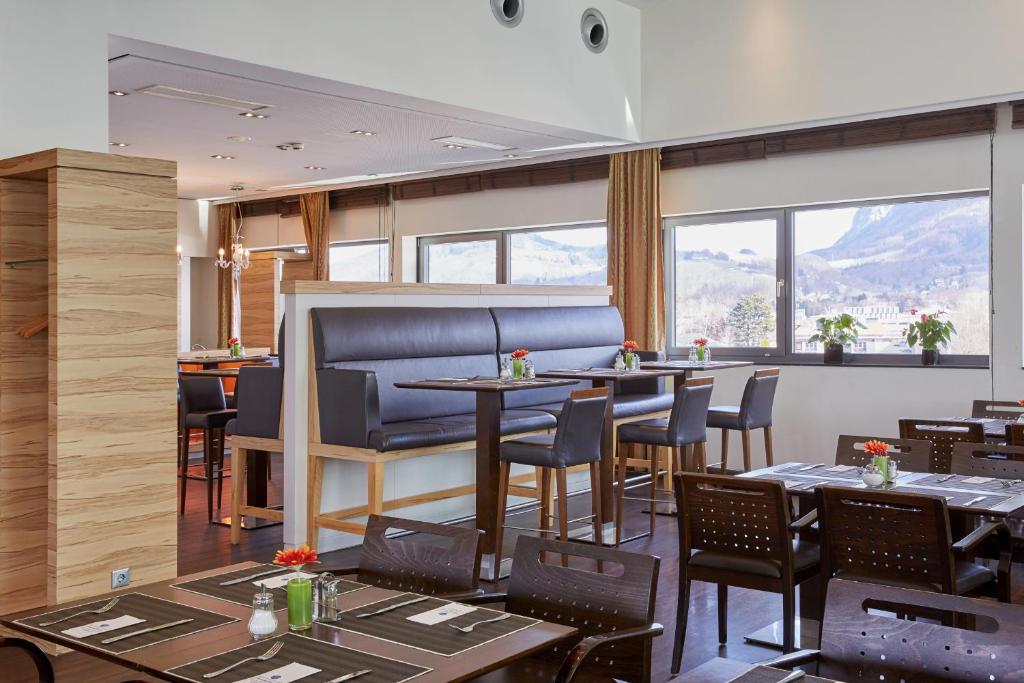 Nespecifikovaný výhled na hory nebo výhled na hory při pohledu z hotelu