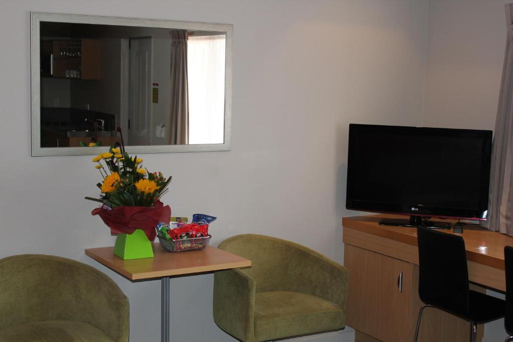 TV a/nebo společenská místnost v ubytování Park View Motor Lodge