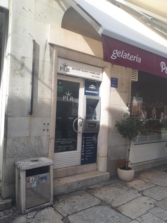 PLR Luxury Rooms - 13