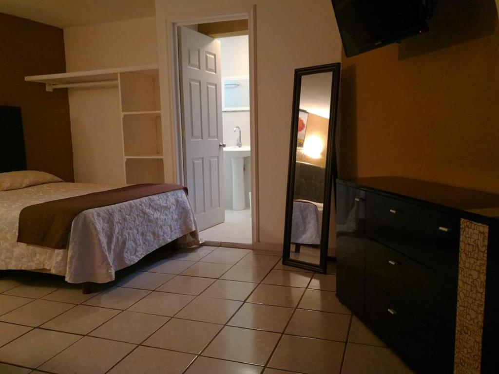 Postel nebo postele na pokoji v ubytování Hotel del Conde