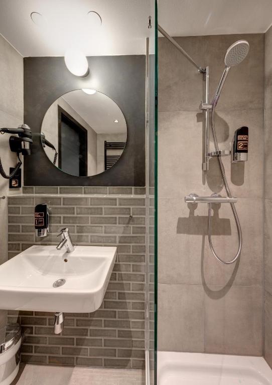 Schulz Hotel Berlin Wall at the East Side Gallery - 4