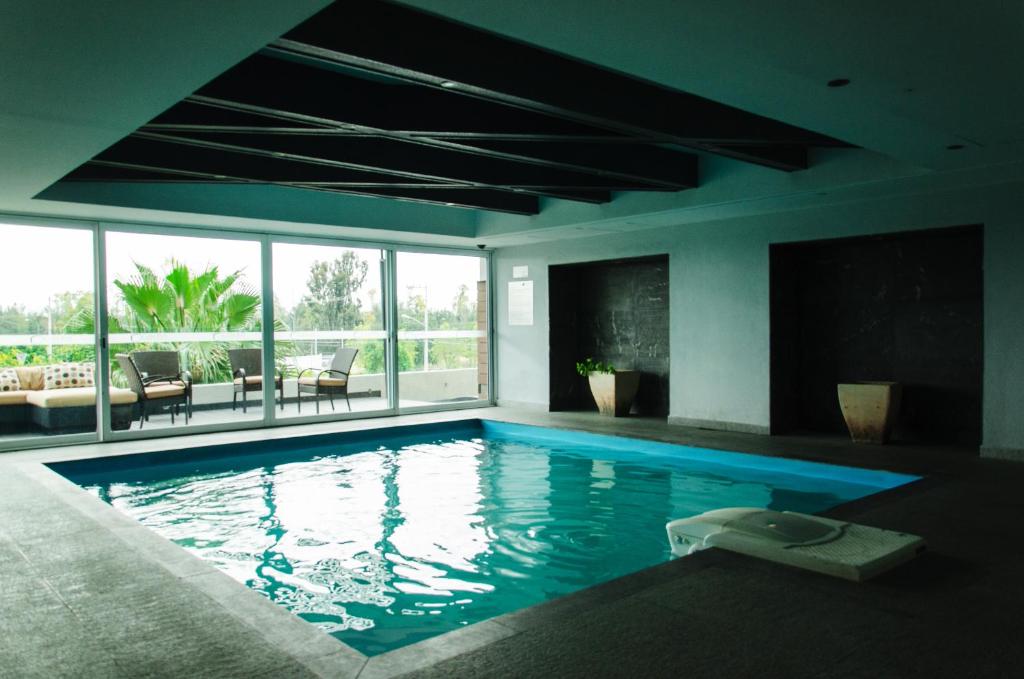 Bazén v ubytování Casa Inn Business Hotel Celaya nebo v jeho okolí