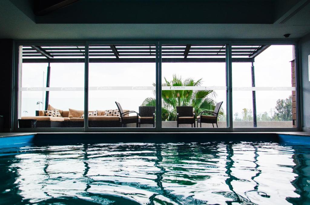 Bazén v ubytování Casa Inn Business Hotel Celaya nebo v jeho okolí