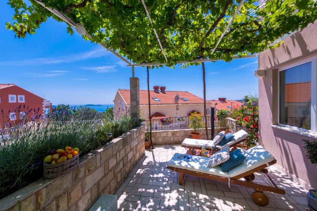 Vonkajšia záhrada v ubytovaní Adriatic Sunny Apartments