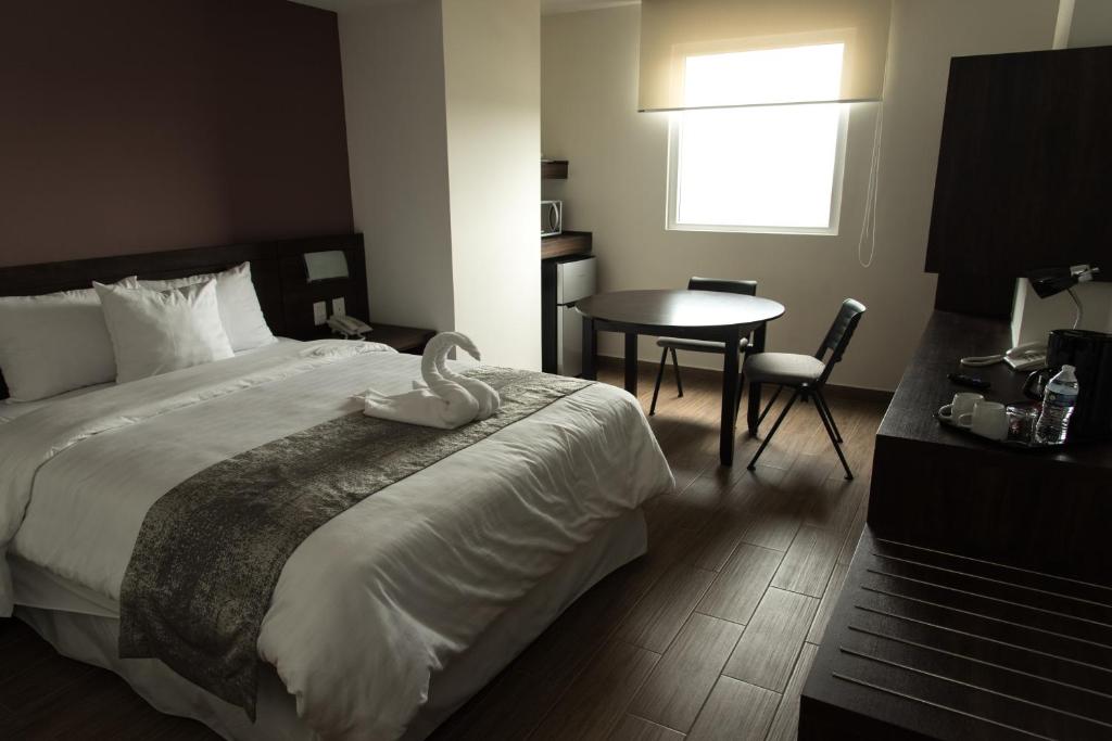 Postel nebo postele na pokoji v ubytování Lithio Hotel