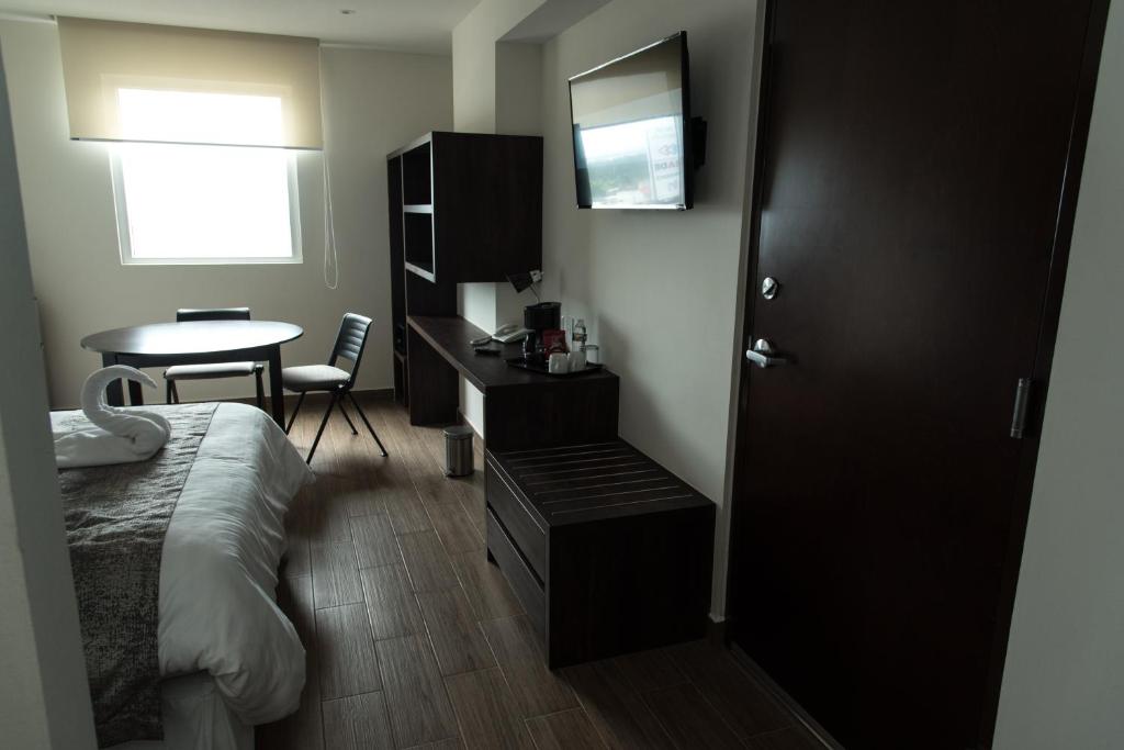 TV a/nebo společenská místnost v ubytování Lithio Hotel