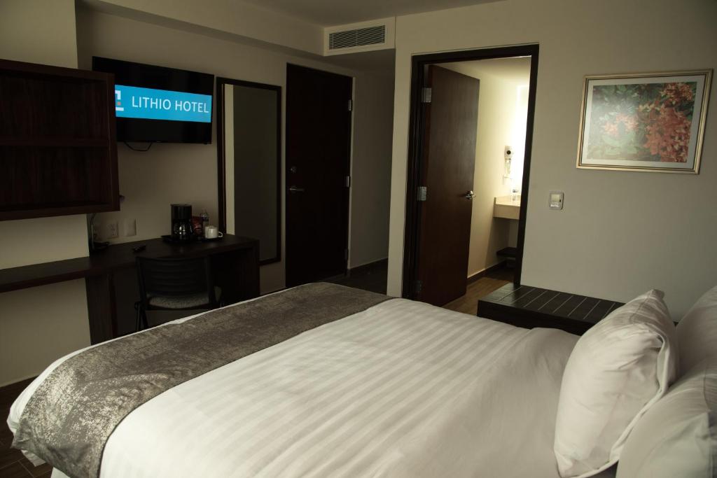 Postel nebo postele na pokoji v ubytování Lithio Hotel