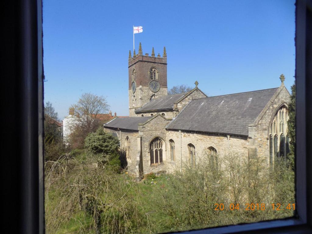 The Londesborough Arms bar with en-suite rooms - Double Room - Upper Floor
