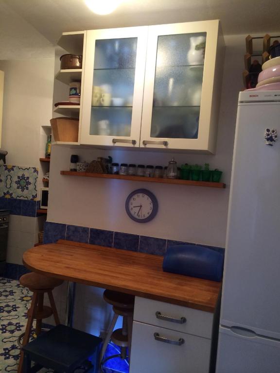 Kuchyňa alebo kuchynka v ubytovaní La casa sulla scogliera
