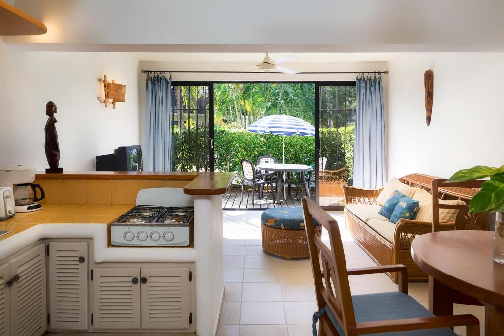 Kuchyň nebo kuchyňský kout v ubytování Condo Hotel Playa Las Ballenas